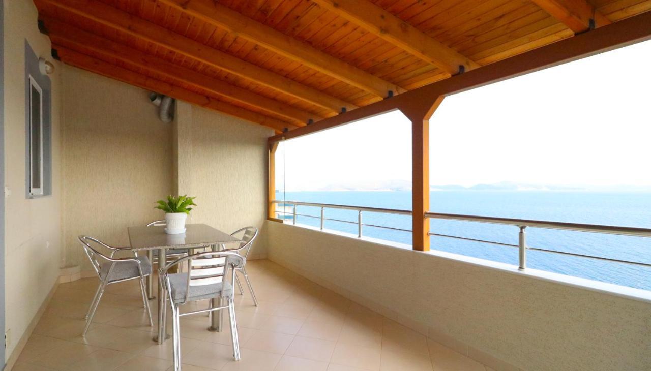 Apartments Vila Roboci Sarande Ngoại thất bức ảnh