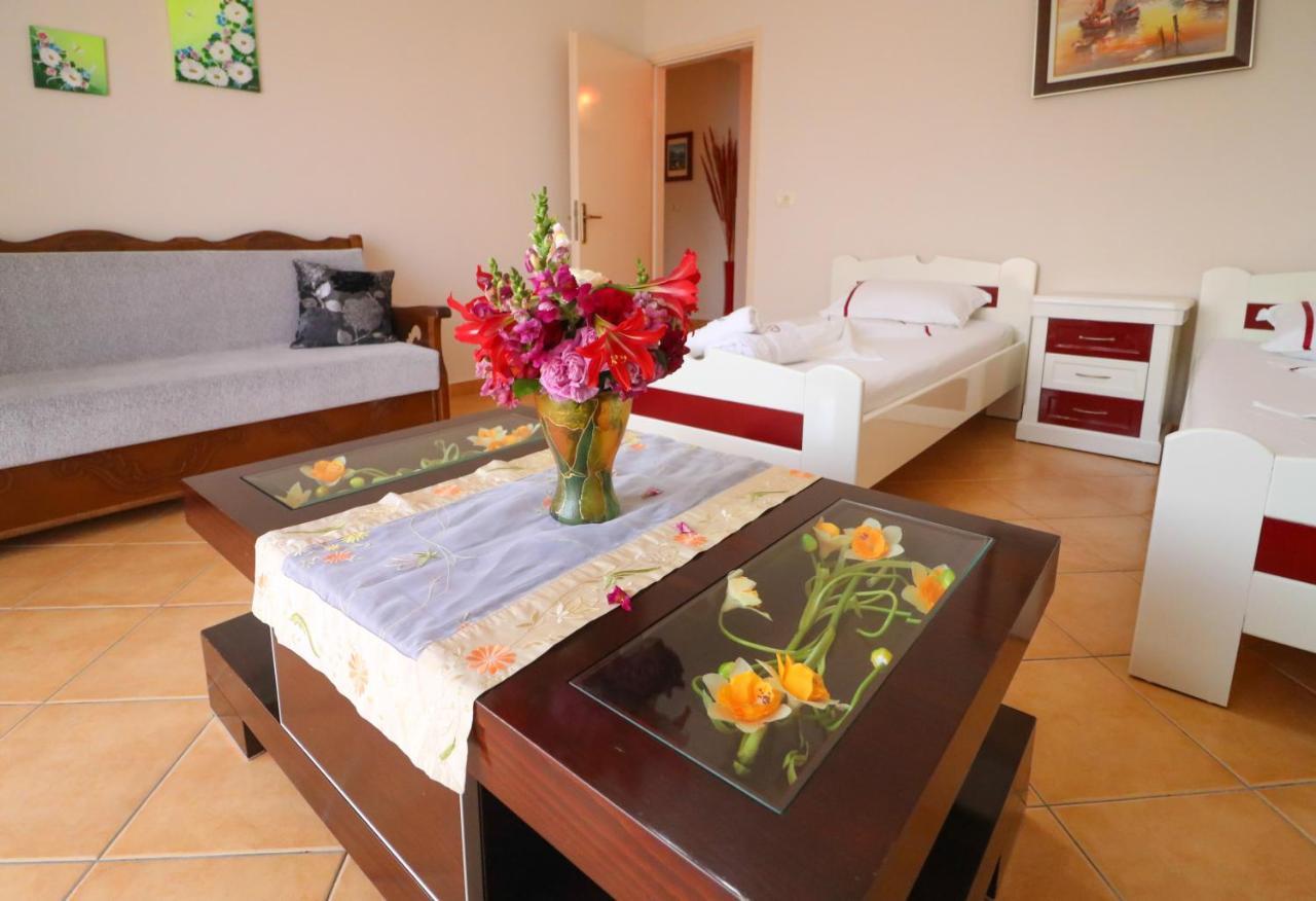 Apartments Vila Roboci Sarande Ngoại thất bức ảnh